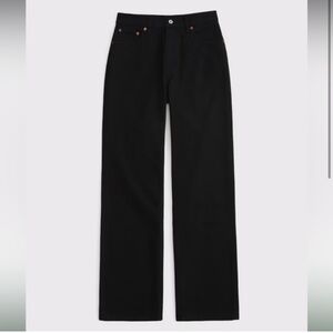 Abercrombie & Fitch Curve Love High Rise 90s
Relaxed Jean in Black